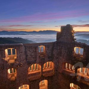 Geroldseck mit Nebel und Morgenrot